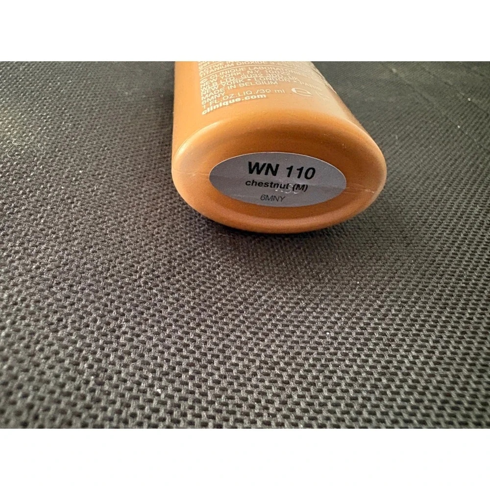 Clinique Beyond Perfecting Foundation + Concealer WN110 Chestnut Beige - Picture 2 of 4